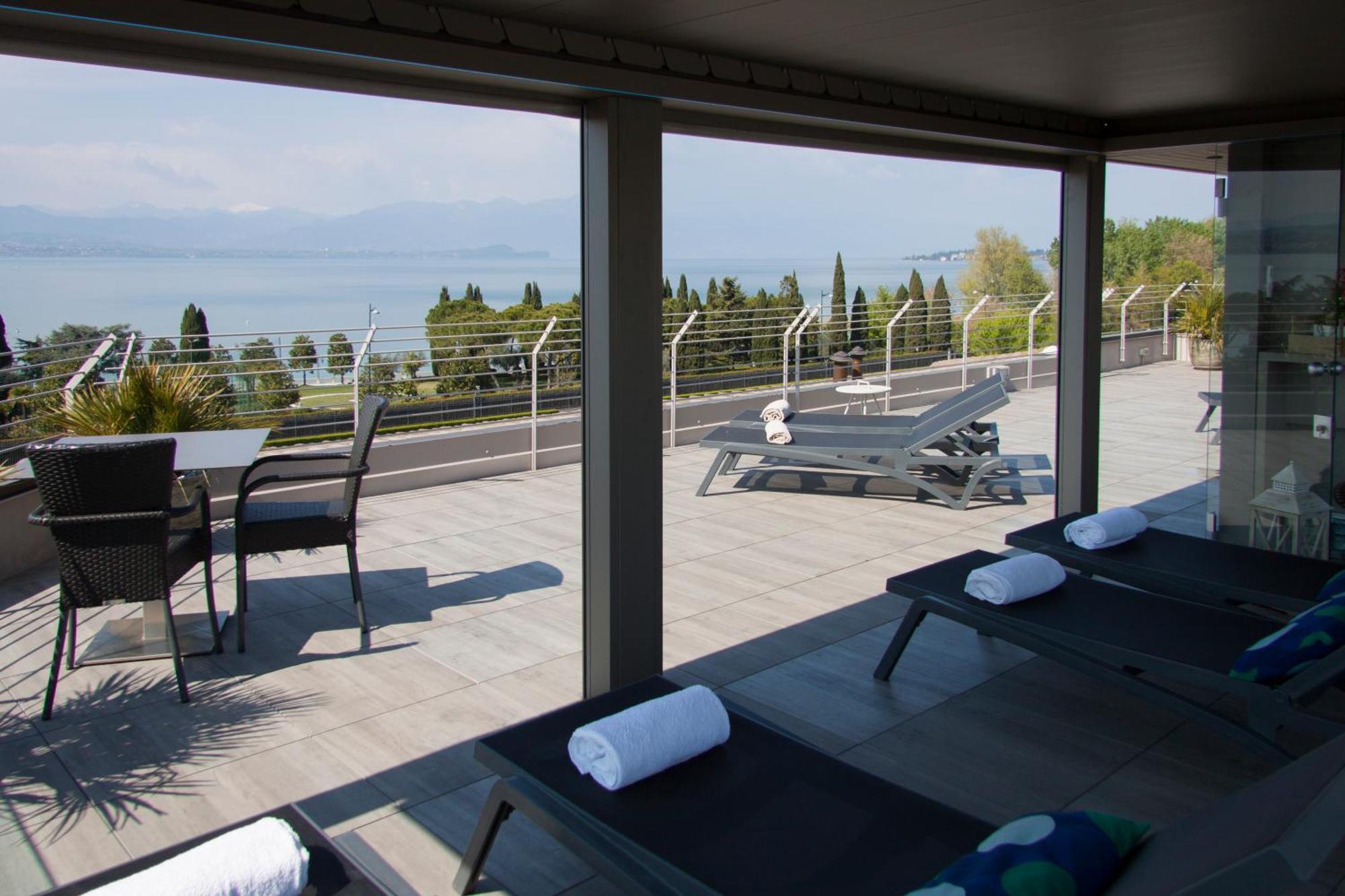 Hotel Berta Desenzano del Garda Bagian luar foto